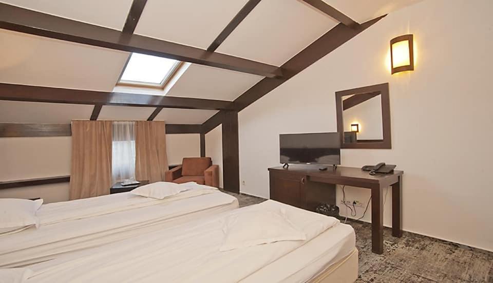 Hotel Regina Sinaia Esterno foto