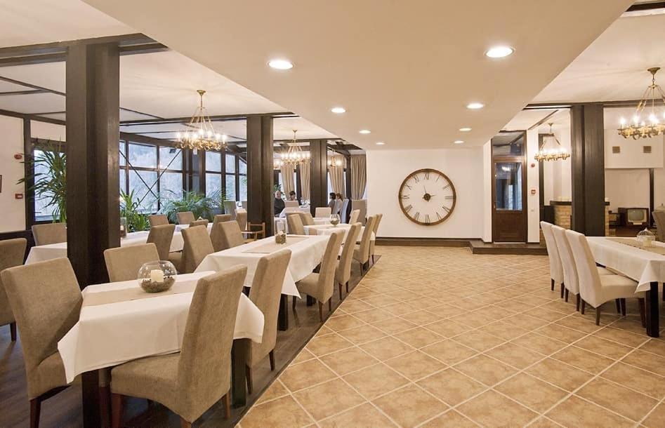 Hotel Regina Sinaia Esterno foto
